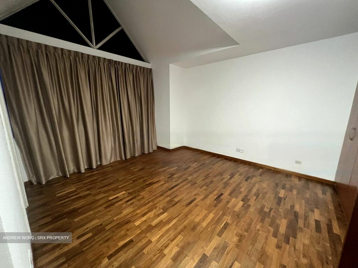 Eng Kong Drive (D21), Terrace #562633031